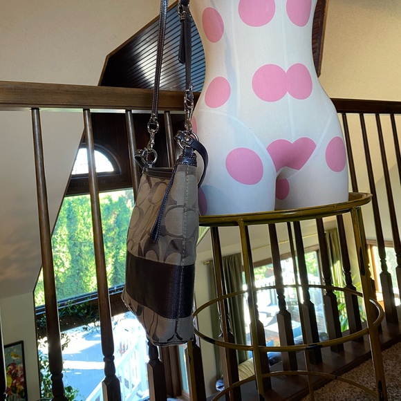 Coach Brown Messenger Bag Purse - Picture 2 of 6